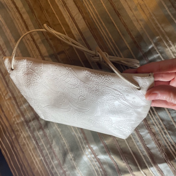 Carlos Falchi’s Rare Vintage White Leather Patchwork Fish Crossbody Bag - Picture 3 of 12